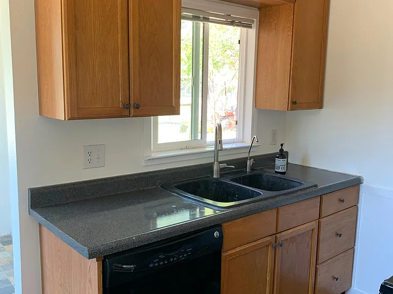 1850 Reiman Ln — Photo 25