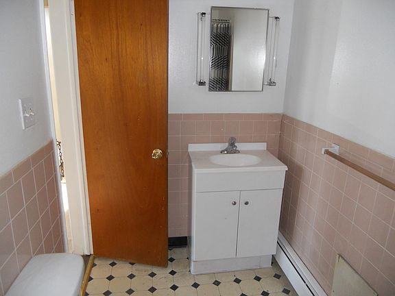 5th image of 425 Porter Ave APT 306