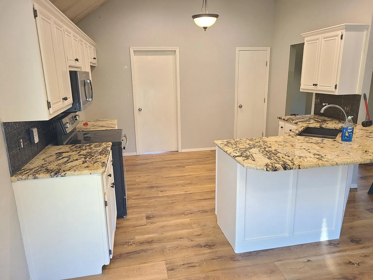 4 bed, 2200 sqft, $2,500 — Photo 4