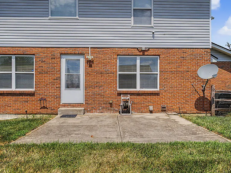 7973 Seabury Ct — Photo 52