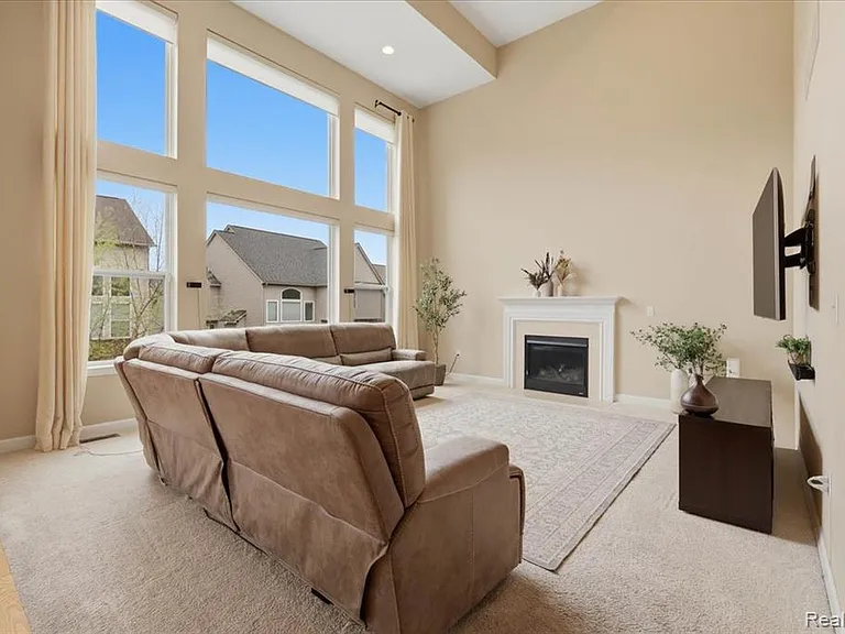1114 Wales Dr — Photo 7