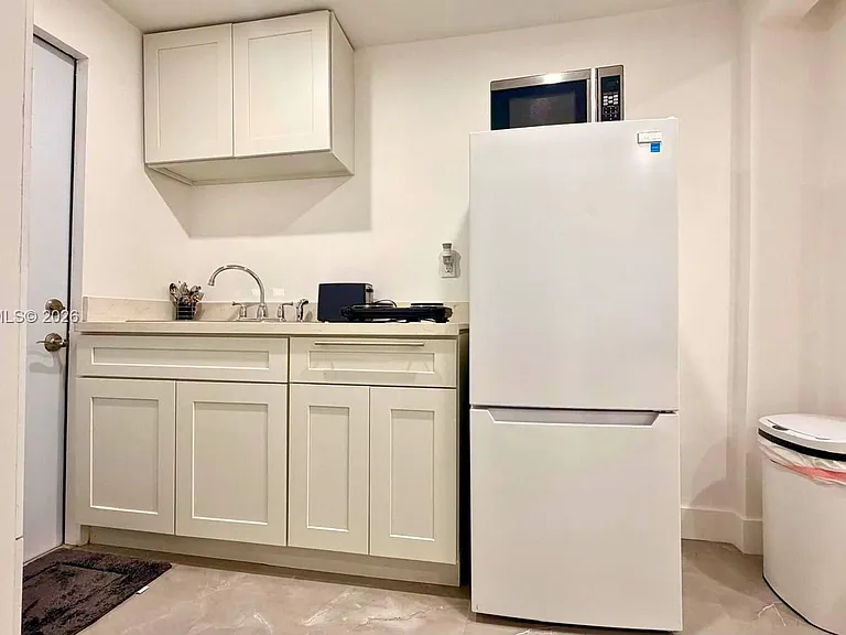 2255 SW 33rd Ave #1 — Photo 3