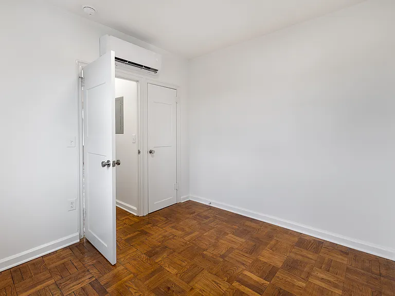 Marleigh Apartments — Photo 69