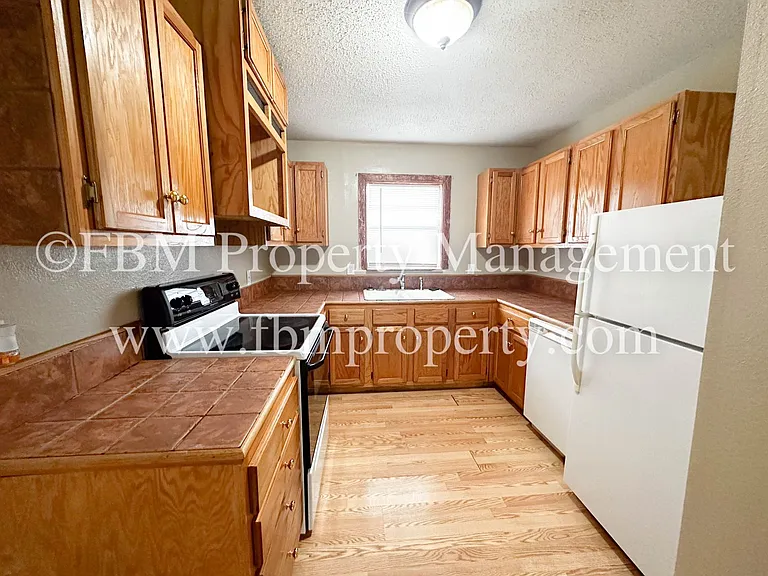 2612 W Sycamore Ave #4 — Photo 3