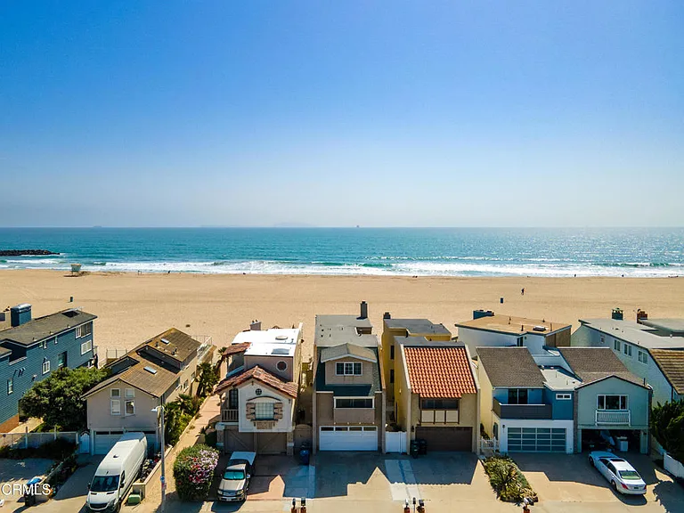 305 Ocean Dr — Photo 2