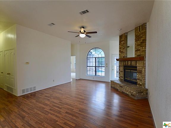4th image of 2310 Iowa Dr
