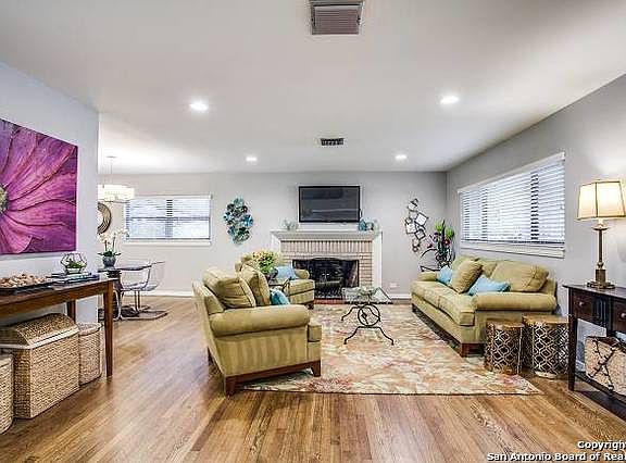 5th image of 202 Oakleaf Dr