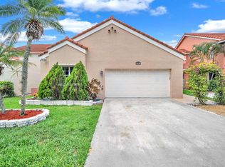9520 NW 18th Dr, Plantation, FL 33322