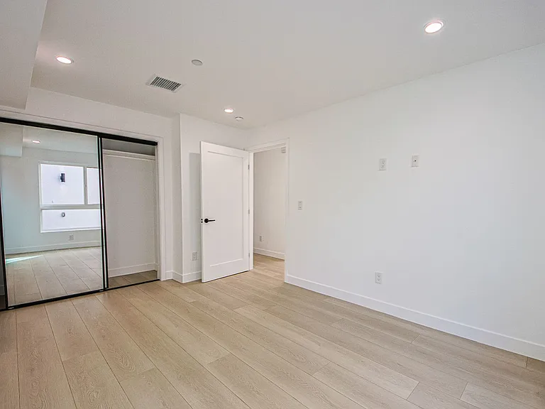 5709 Auckland Ave — Photo 24
