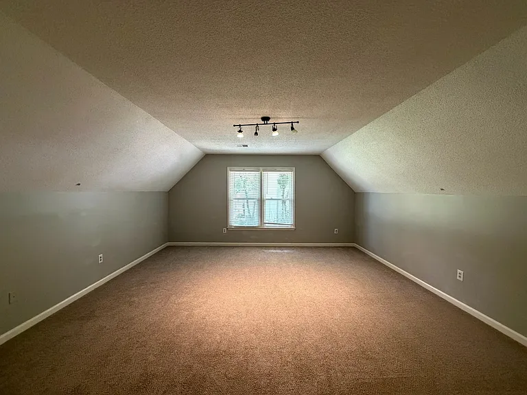 2910 Foster Dale Cv — Photo 22