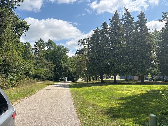 5th image of 493 Beachwood Rd