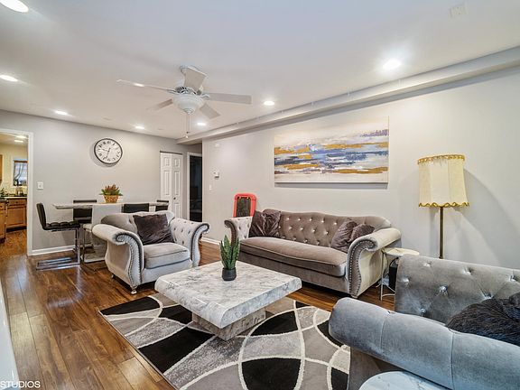 5th image of 2707 W Bryn Mawr Ave #1