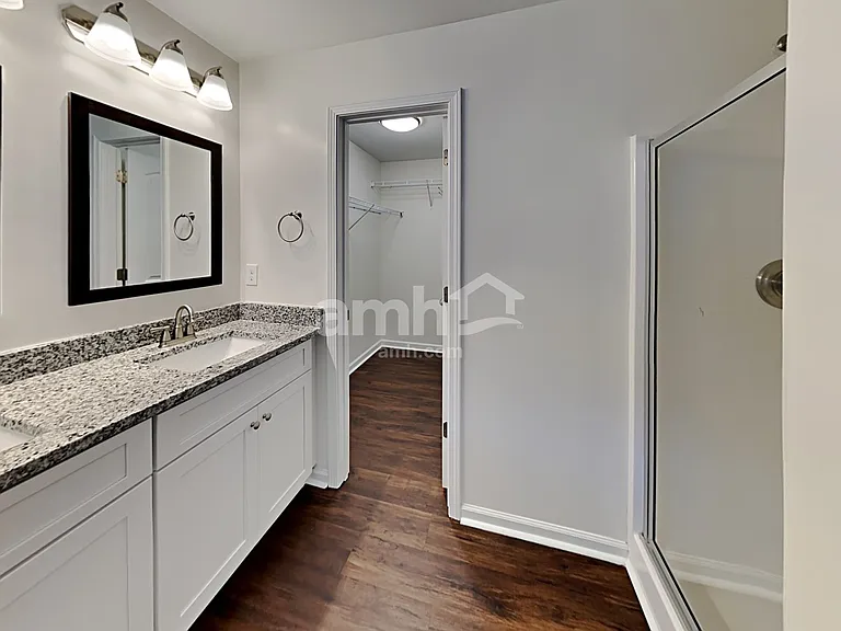 977 Grenier Ter — Photo 12