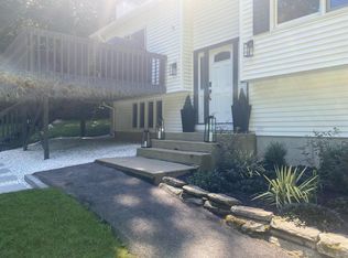 30 Terry Rd, Gales Ferry, CT 06335