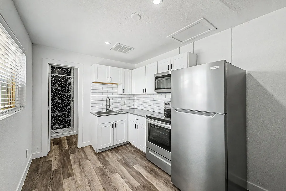 Building Photo - 2706 W Missouri Ave #1