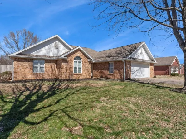 64 Briarmeadow St, Farmington, AR 72730