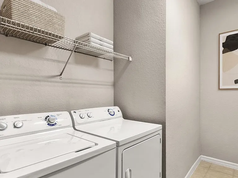 Full in-unit laundry
