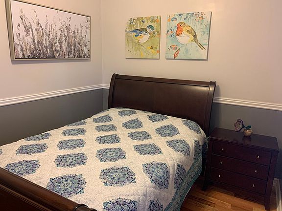 Smaller second bedroom w queen sized bed, nightstand, closets