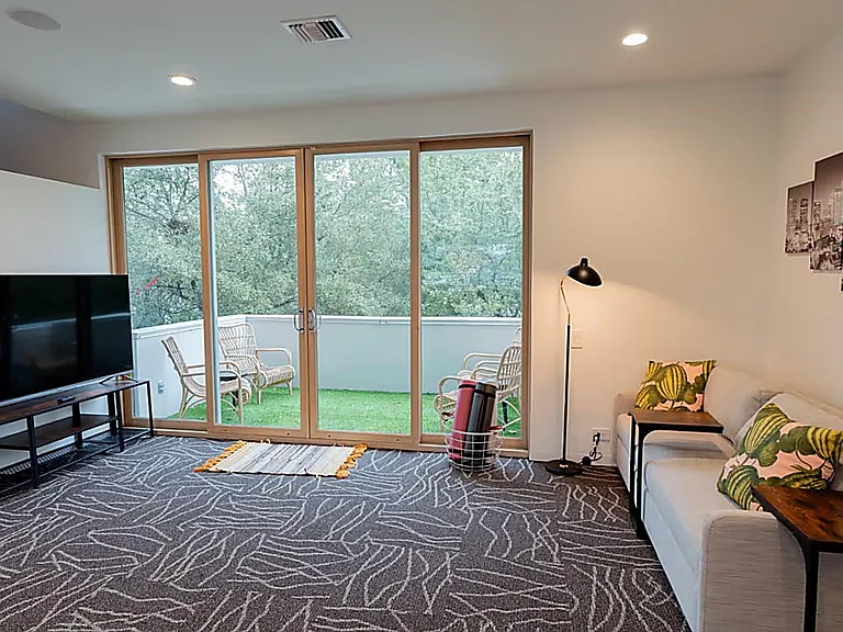 4904 S Shepherd Dr — Photo 29