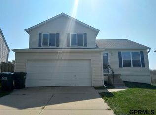 11013 Black St, Omaha, NE 68142