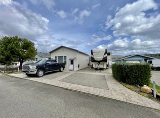 2 Creek Ln, Lakeside, OR 97449
