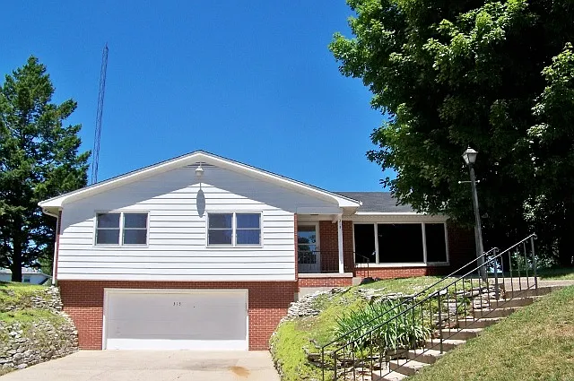 315 Gilliam Dr S photo 1