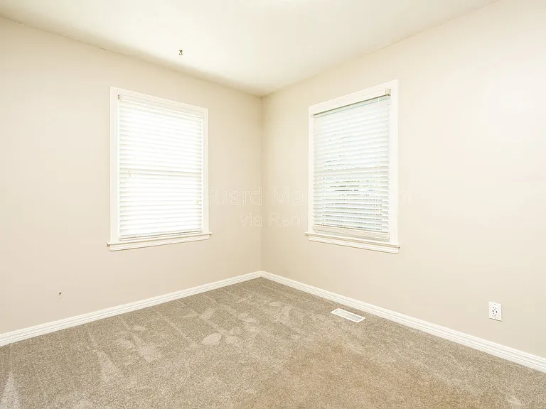 547 N Custer St — Photo 13
