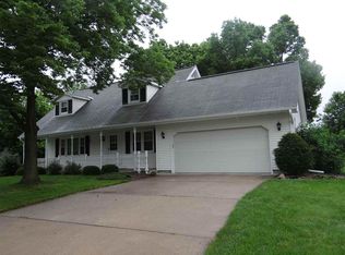 1220 S 5th St, Prairie Du Chien, WI 53821