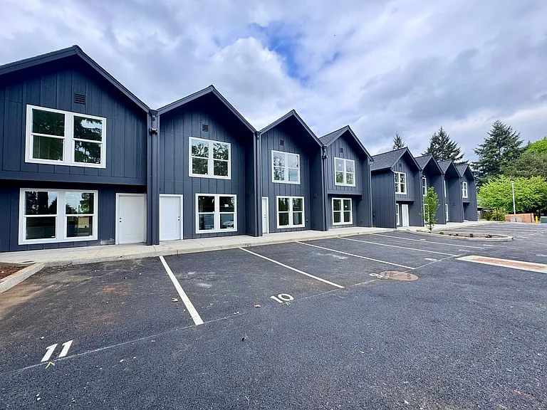 Brand New, Beautiful Townhomes! 2 & 3 Bedrm Units Available — Photo 55