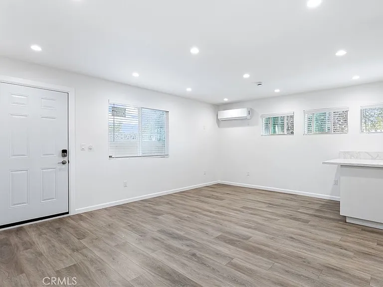 7042 White Oak Ave — Photo 7