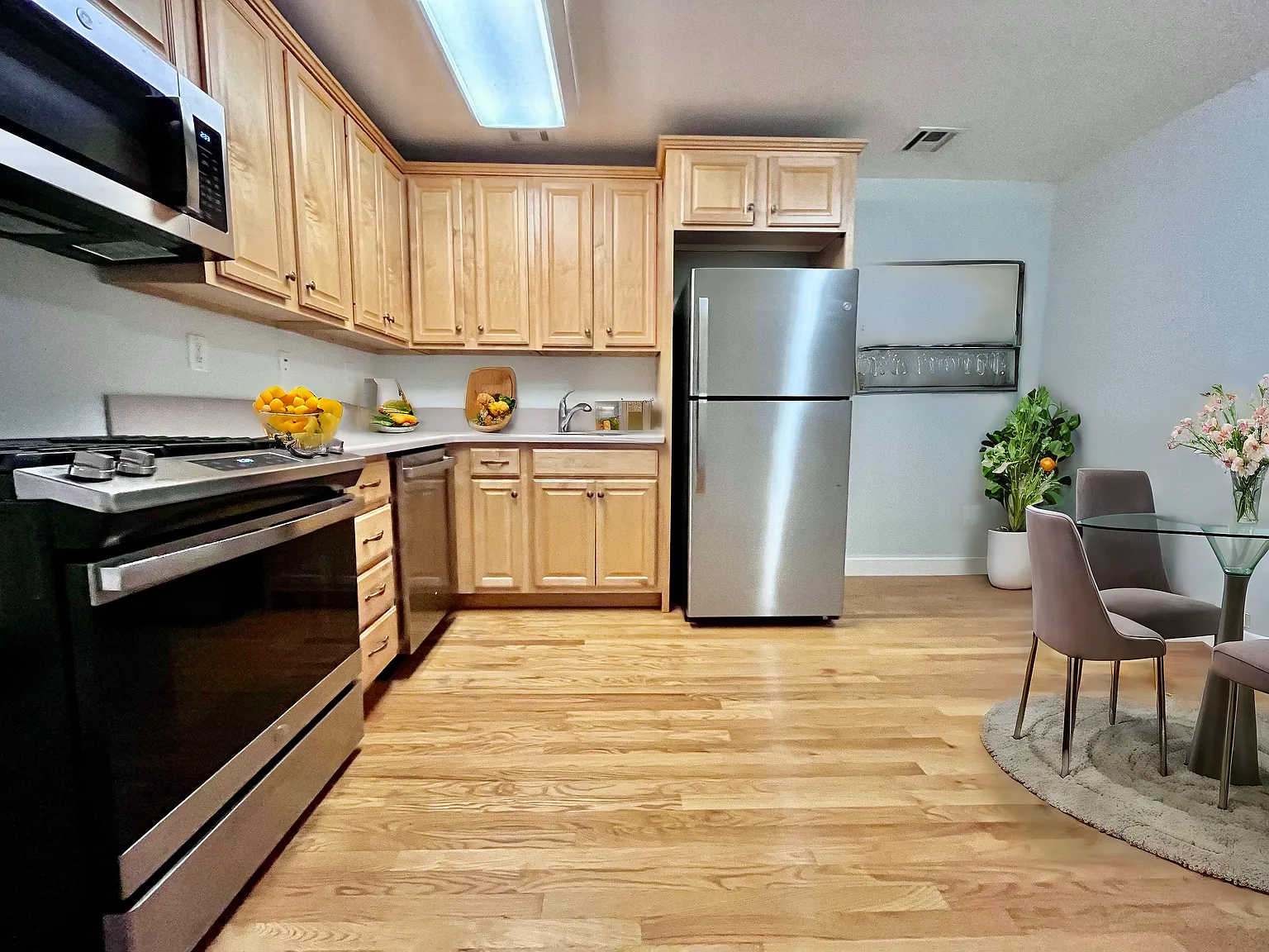 20 Center Ave — Photo 3