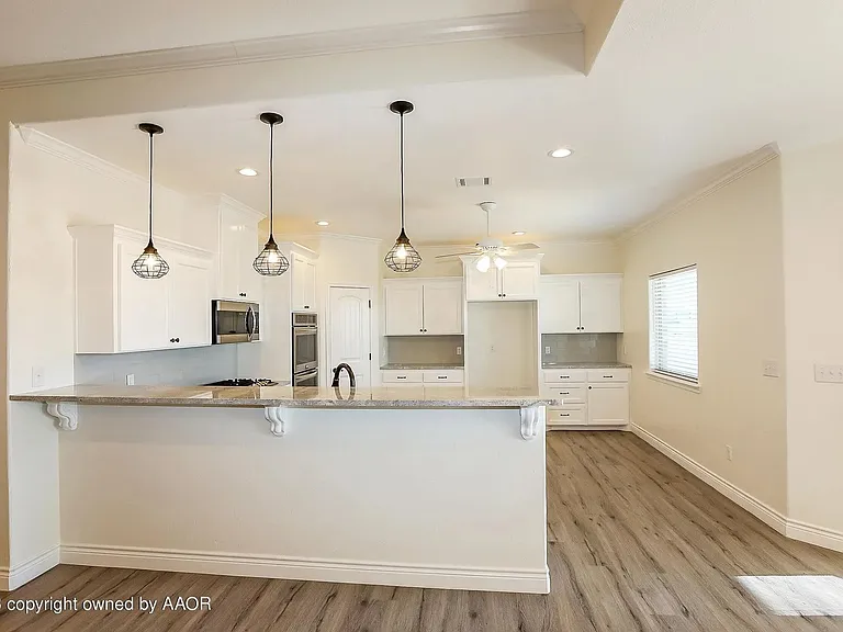 18401 Bradley Ln — Photo 7