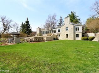 335 Old Sutton Rd, Barrington, IL 60010