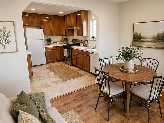 Dining area to Kitchen
