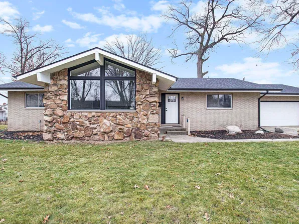 135 Woodhill Ln, South Bend, IN 46619