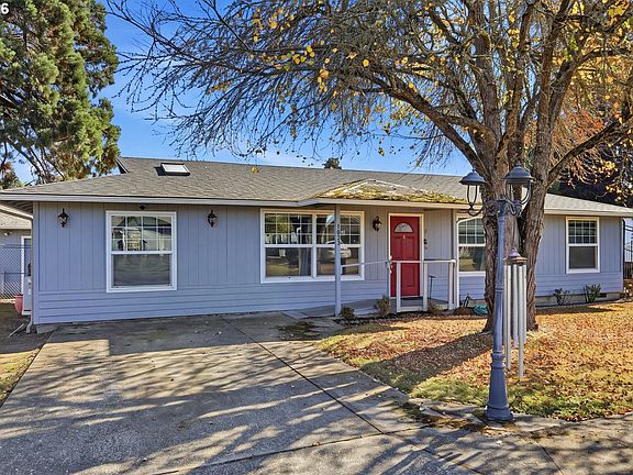 2nd image of 1033 S 34th Pl