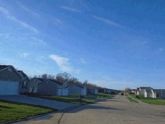 Exterior Neighborhood (street photo)