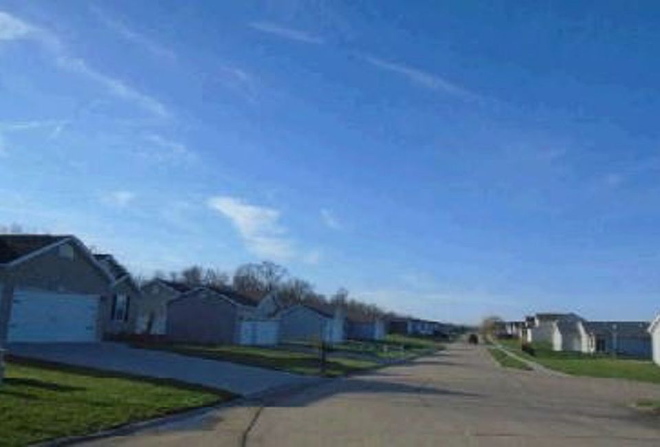 Exterior Neighborhood (street photo)