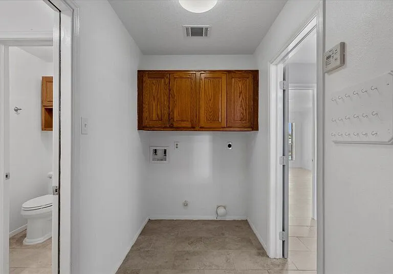 2421 Caroline St — Photo 31