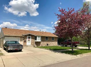 2012 E 5th St, Sioux Falls, SD 57103