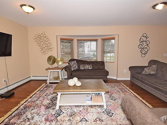 4th image of 35 Lamont Pl