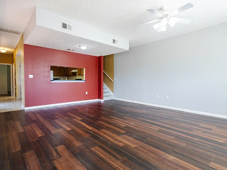 13 Chatelaine Cir SE #1 — Photo 4