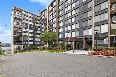 9060 Palisade Avenue, #403
