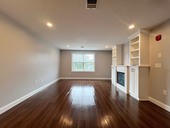 3rd image of 32 Harris St APT 411