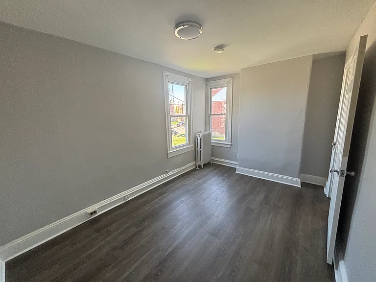 Middle Room - (2nd Floor)