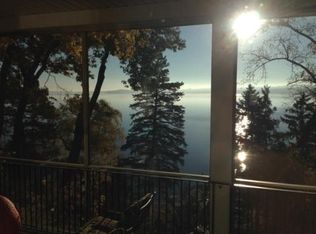 573 N Lake Shore Dr, Fontana, WI 53125
