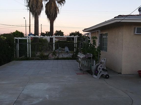 3rd image of 1133 San Bernardino Ave