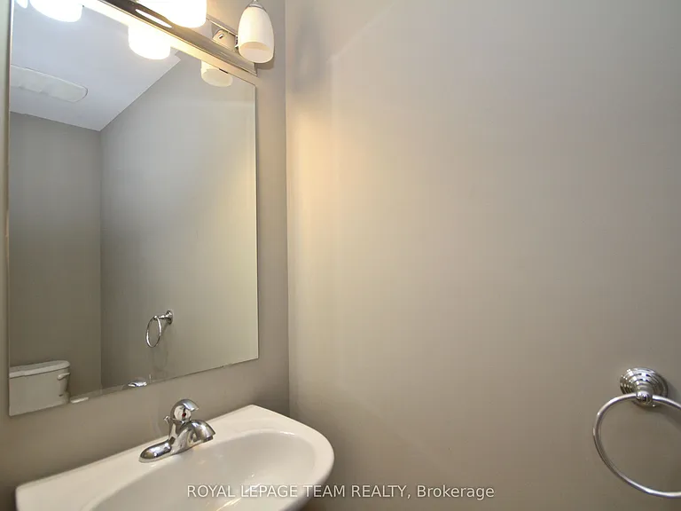 302 Tourmaline Cres — Photo 30