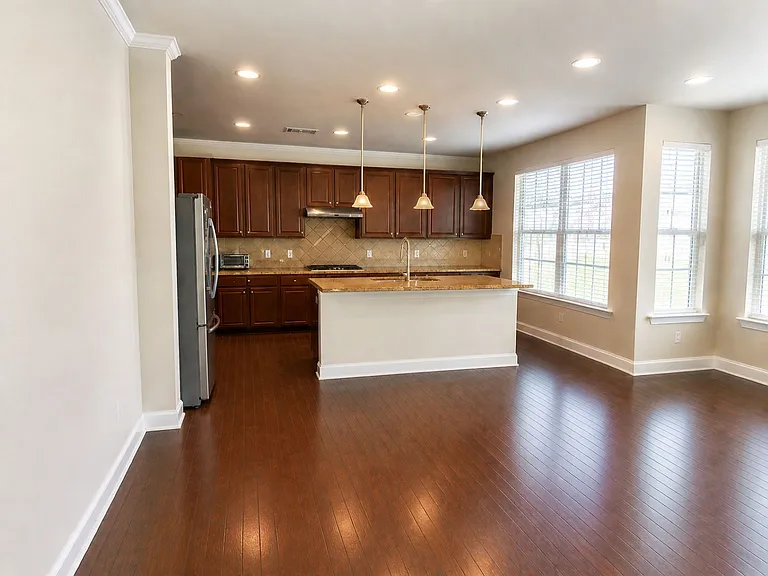 137 Glade Valley Ave — Photo 2