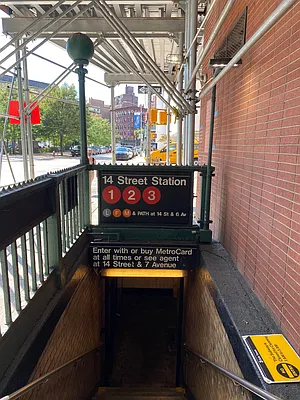 Rented by R New York | media 24